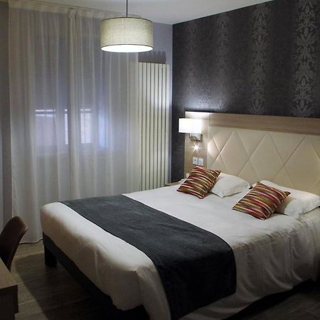Logis Hotel Les Platanes Reyssouze Экстерьер фото